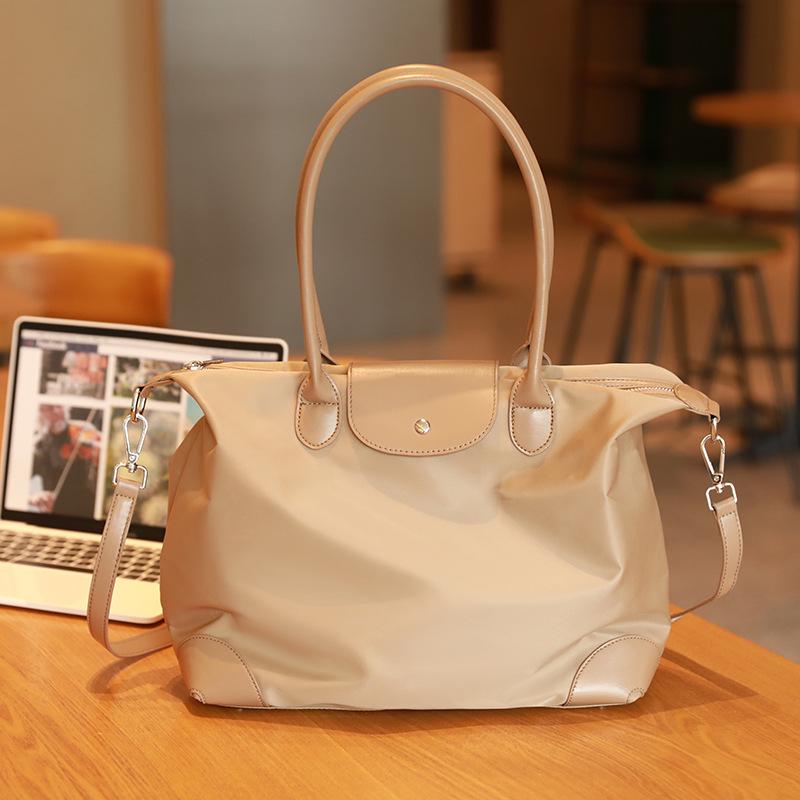 Simple Casual Women's Dumpling Handbag: High-End, Large Capacity, Crossbody & Commute Bag