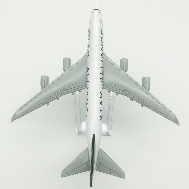 1/400 Thai Star Alliance Airways B747 Diecast Metal Alloy Airplane Model Plane With Landing Gear Aviation Model Desktop Display