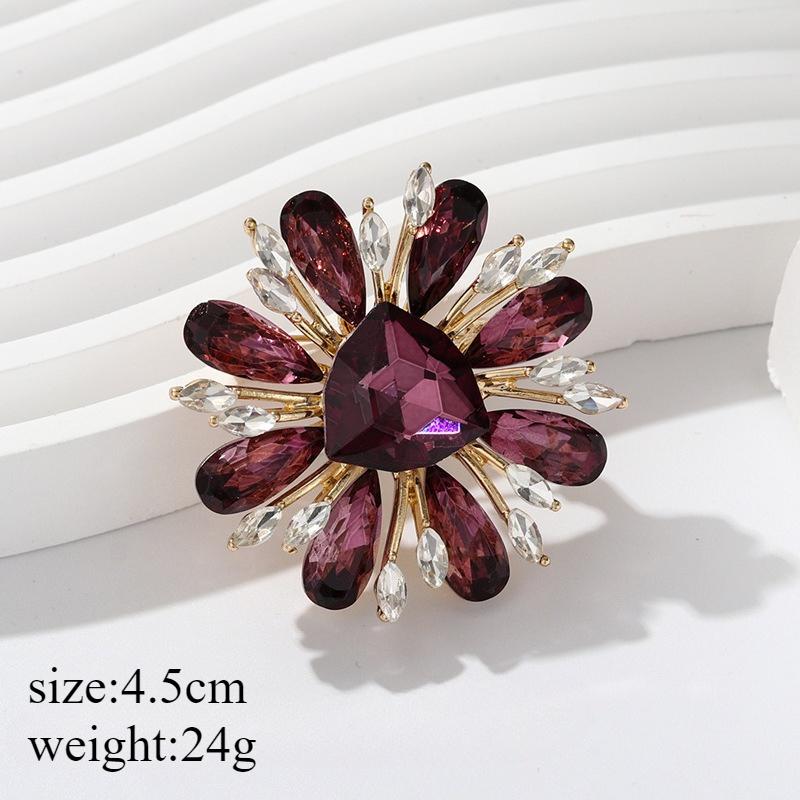 European and American retro glass rhinestone brooch, alloy crystal chest flower, flower chest flower accessory
