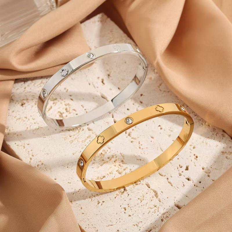 Trendy European Four-Leaf Clover Diamond-Inlaid Stainless Steel Bracelet for Girls - High-End, Non-Fading Charm