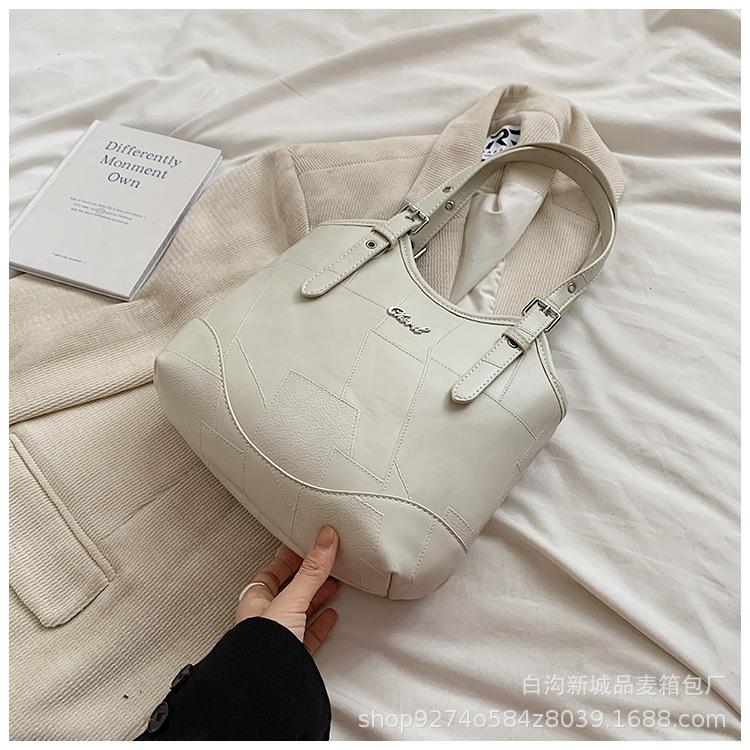 

2025 autumn new spliced retro large-capacity women s bag fashionable shoulder bag women s work tote bag