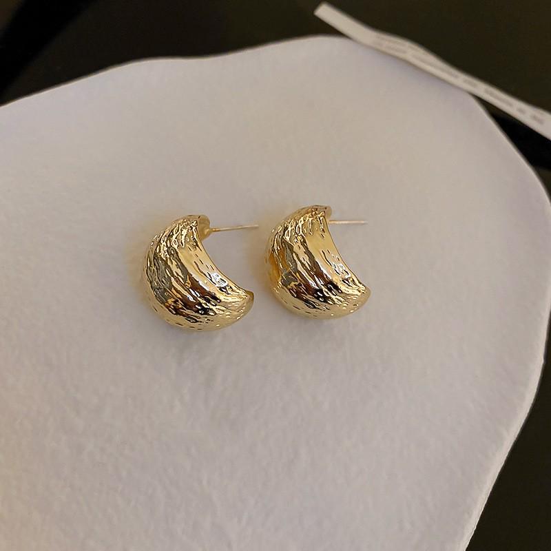 Silver Needle Cubic Zirconia Feather Dangle Earrings - Retro High-End Style, Niche Exaggerated Design for Women.