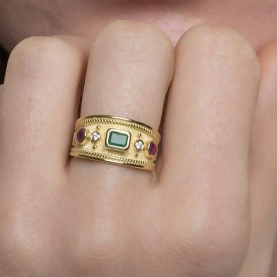 San Jie European & American Wide Band Retro Court Style 18k Gold-Plated Ring with Zirconia