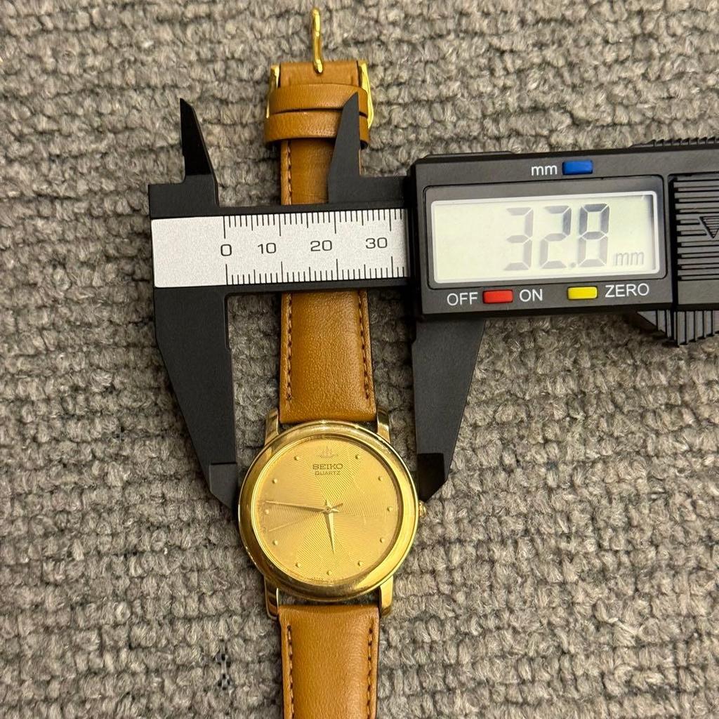 Used Working 93s Vintage Seiko Round Sunray Dial Men's Quartz Watch