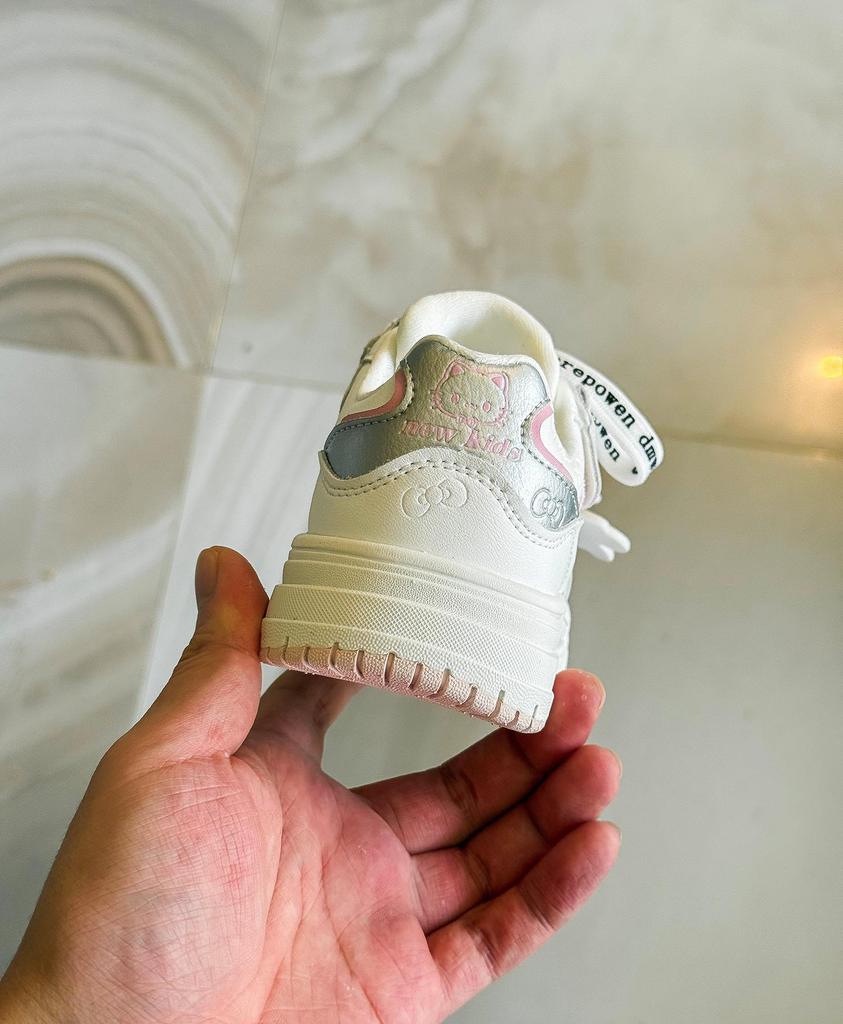 2026 Spring Kids' Lightweight Thick-Soled Platform White Shoes with Cute Korean-Style Cartoon Pendant