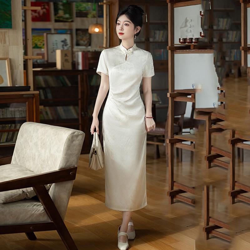 Elegant Long Chinese-Style Dress Women Vintage Inspired Fit-and-Flare Qipao With Stand Collar Closure Lightweight Small