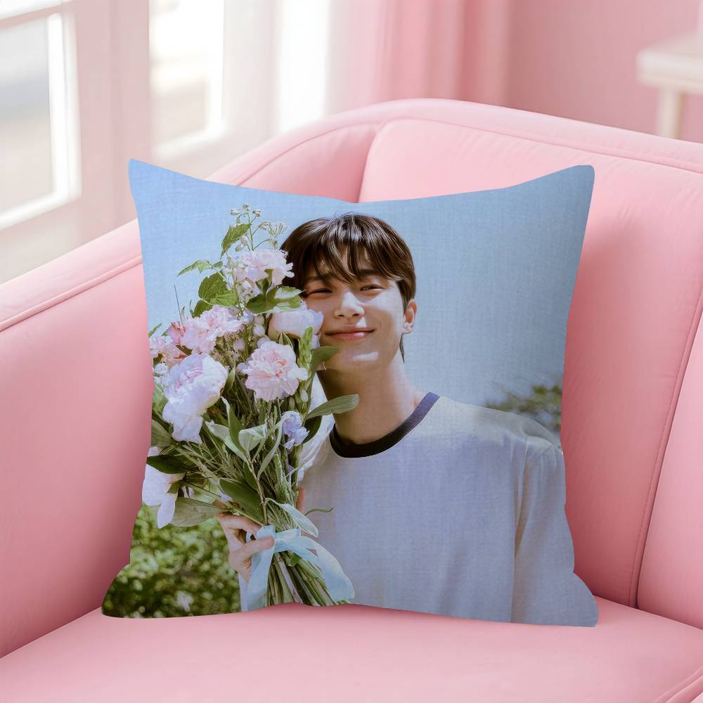 Koreanischer Prominenter Byeon Wooseok Zweiseitig bedruckter Kissenbezug Kurzer Plüsch Geeignet für Wohnzimmer Schlafzimmer Wurfkissenbezug