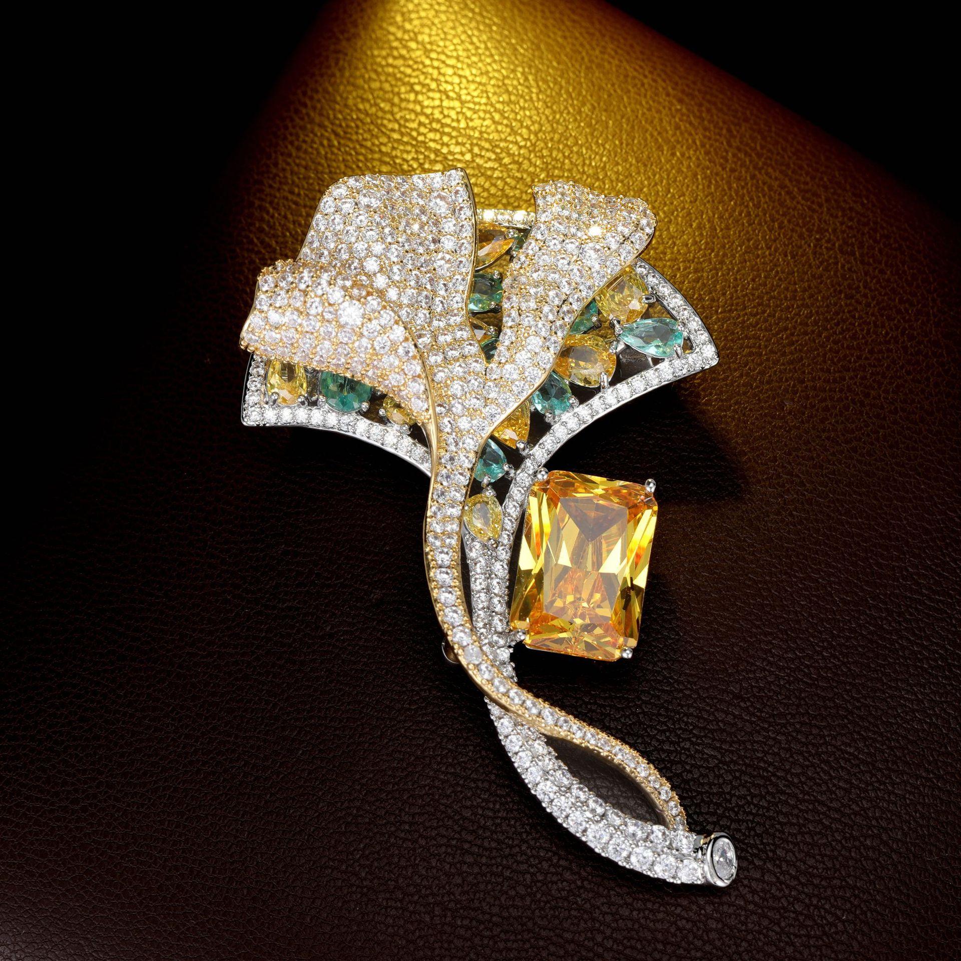 

Женская брошь в элегантном дизайне «легкая роскошь», инкрустированная цирконом, в виде листа гинкго, модная и универсальная брошь нишевого дизайна