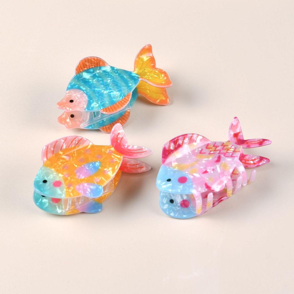 Ocean-Themed Seashell Acrylic Claw Clip: Cute Conch Design for Half-Up Hairstyles
