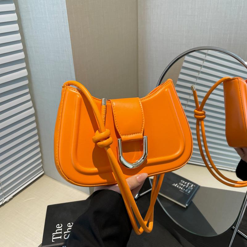 Versatile Bag Women's 2025 Spring and Summer New Crescent-shaped Saddle Bag High-end Chain Shoulder Bag Fashion Women's Bag