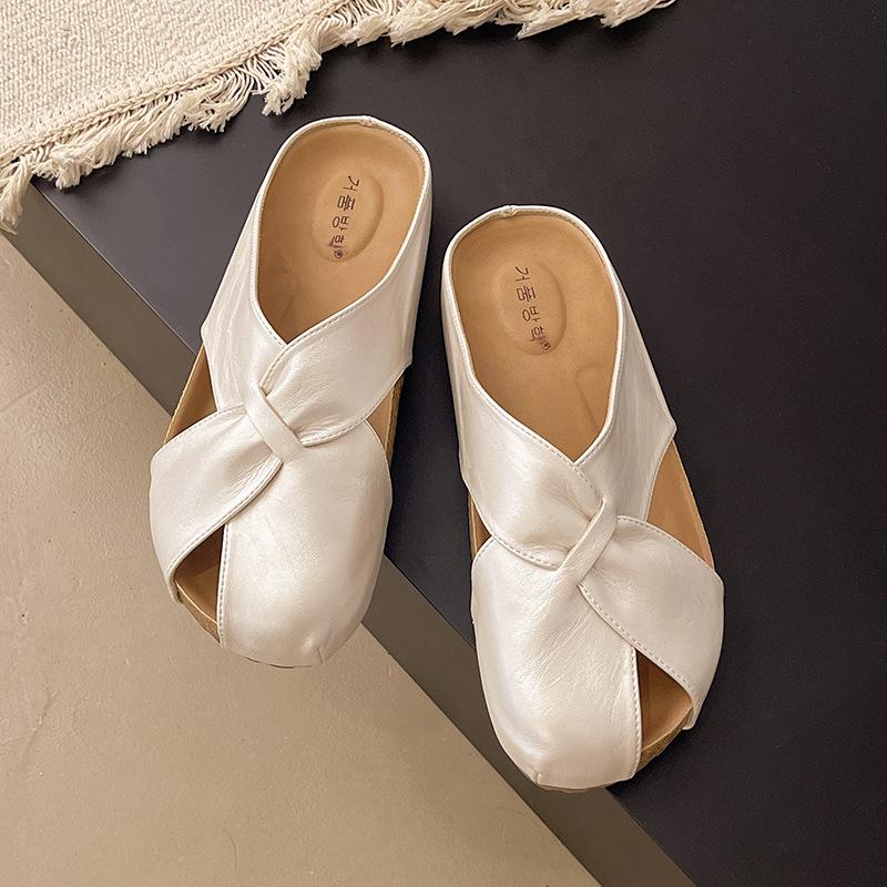 Niche 2025 Women's Shoes Summer Cool Slippers Outer Wear Retro Leather Shoes Season Wear Head Drag