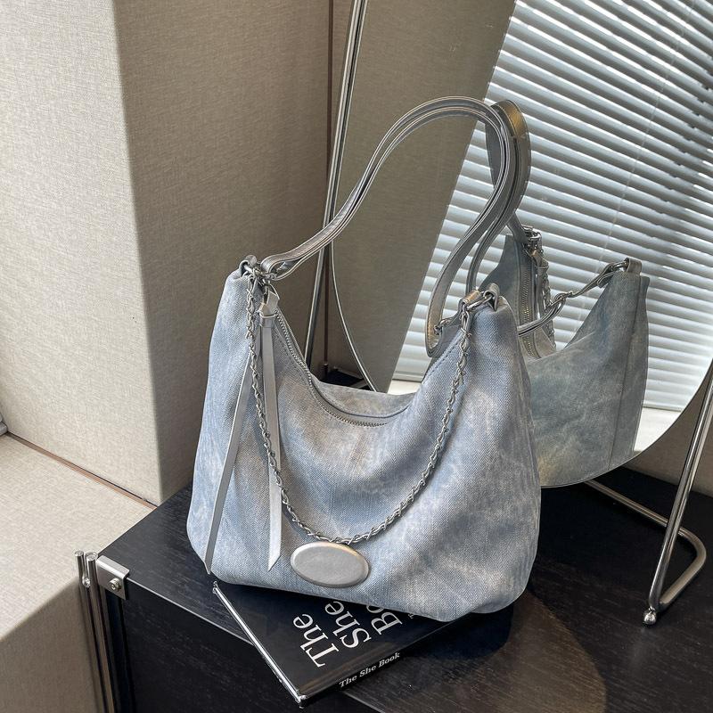 

Contrasting color bag women s large capacity 2025 new versatile casual messenger bag summer chain class commuter tote bag 29*12*27