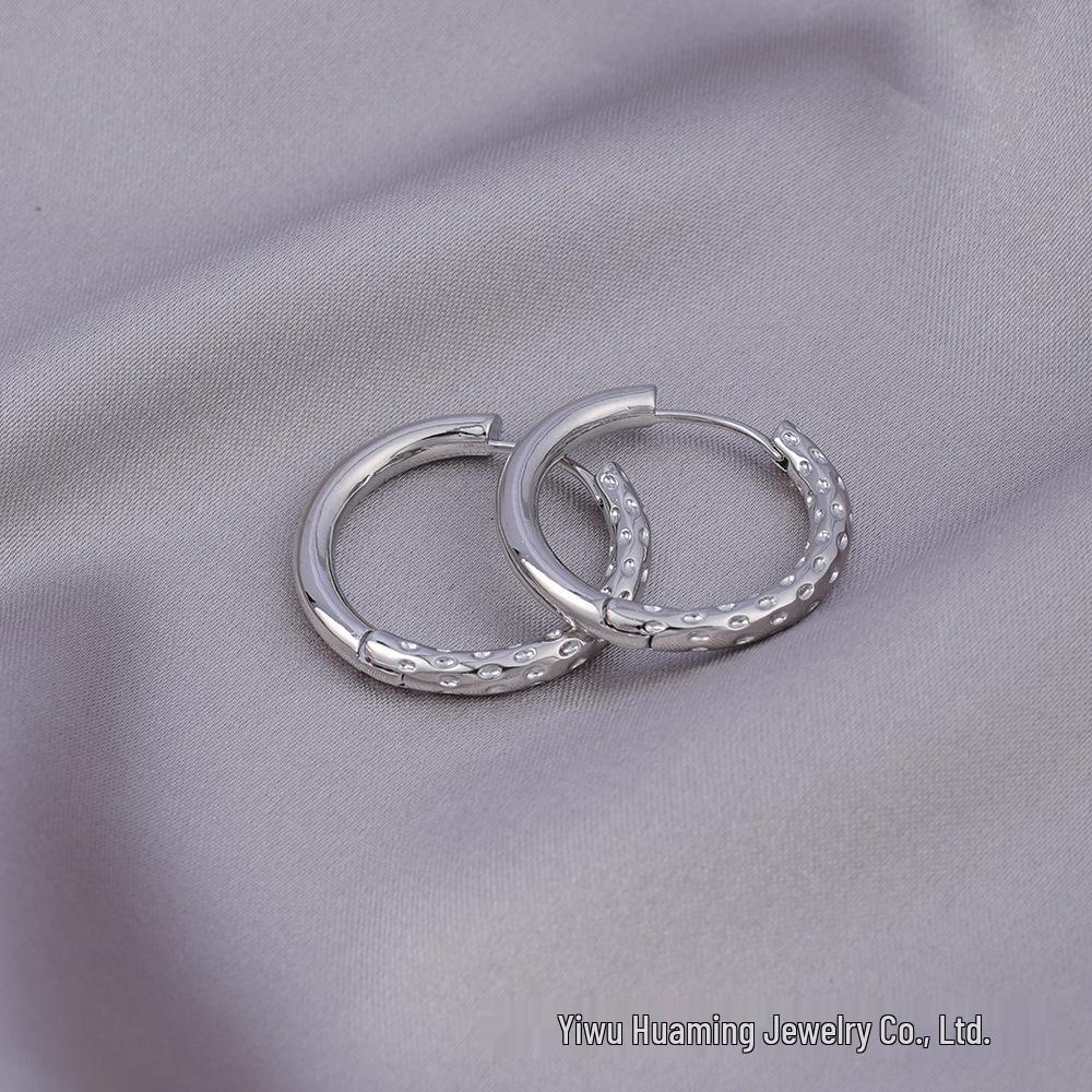 Stylish Gold Circle Ear Cuffs - Light Luxury Jewelry for Trendy Women