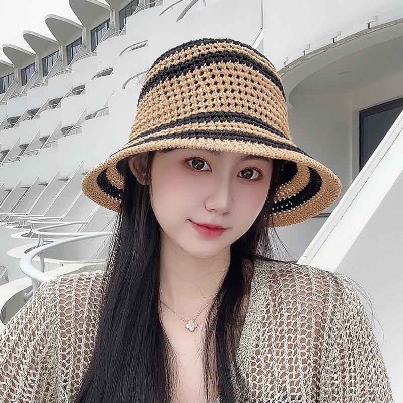 Pălărie de vară pentru femei, din paie împletită, cu bor lat, tip pescar, cu dungi color block și protecție facială – Ideală pentru călătorii în aer liber.