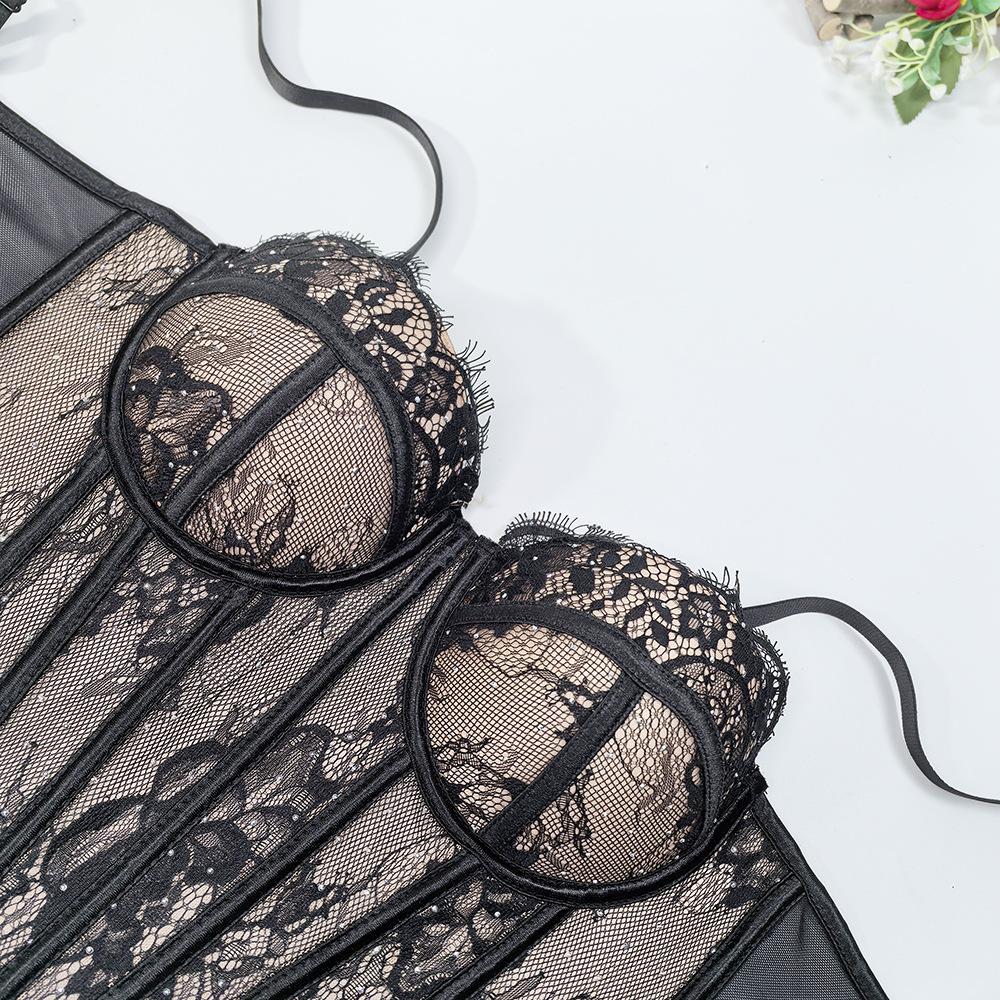 Corsés, ropa de mujer moderna y elegante