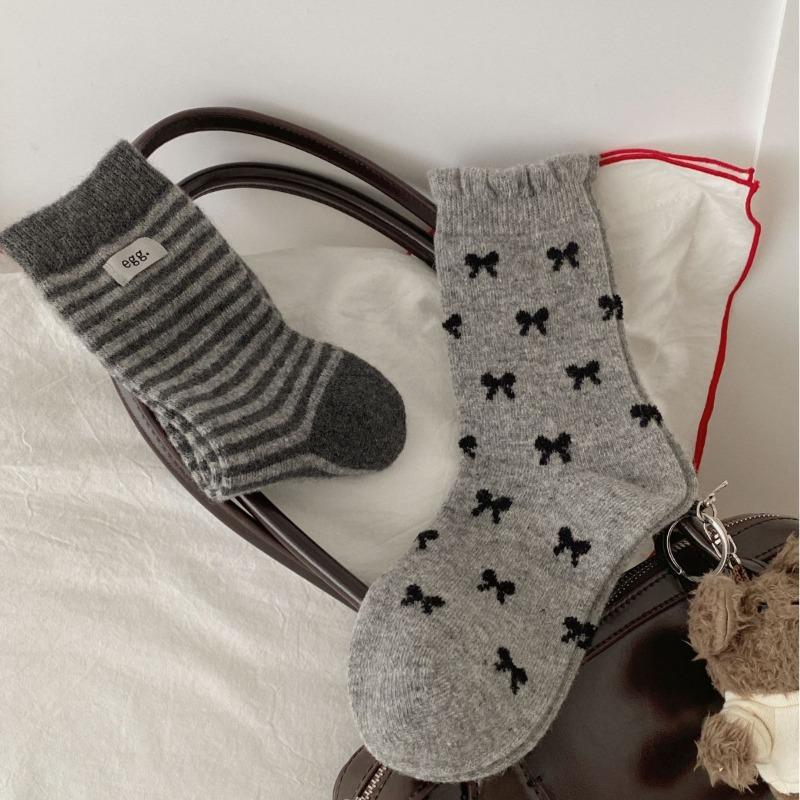Winter and Autumn Thick and Warm Grey-colored Bow-knitted Wool Socks for Women, Striped Fabric Label, Without Bones, Mid-calf Length Socks