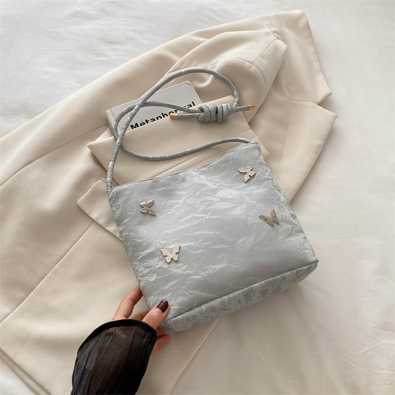 Trendy Medium-sized Bucket Bag For Women Featuring Beautiful Bow And Soft Pu Material серебряный