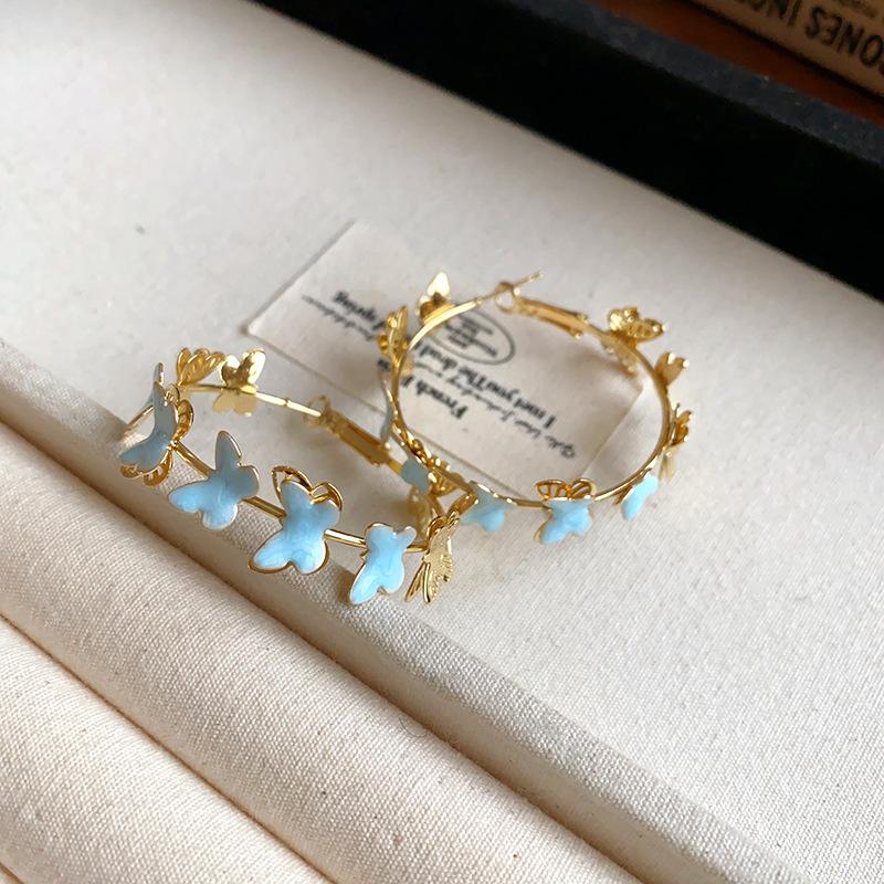 

Silver needle oil drop hollow bow earrings fashion niche personality high-end earrings new ins versatile earrings