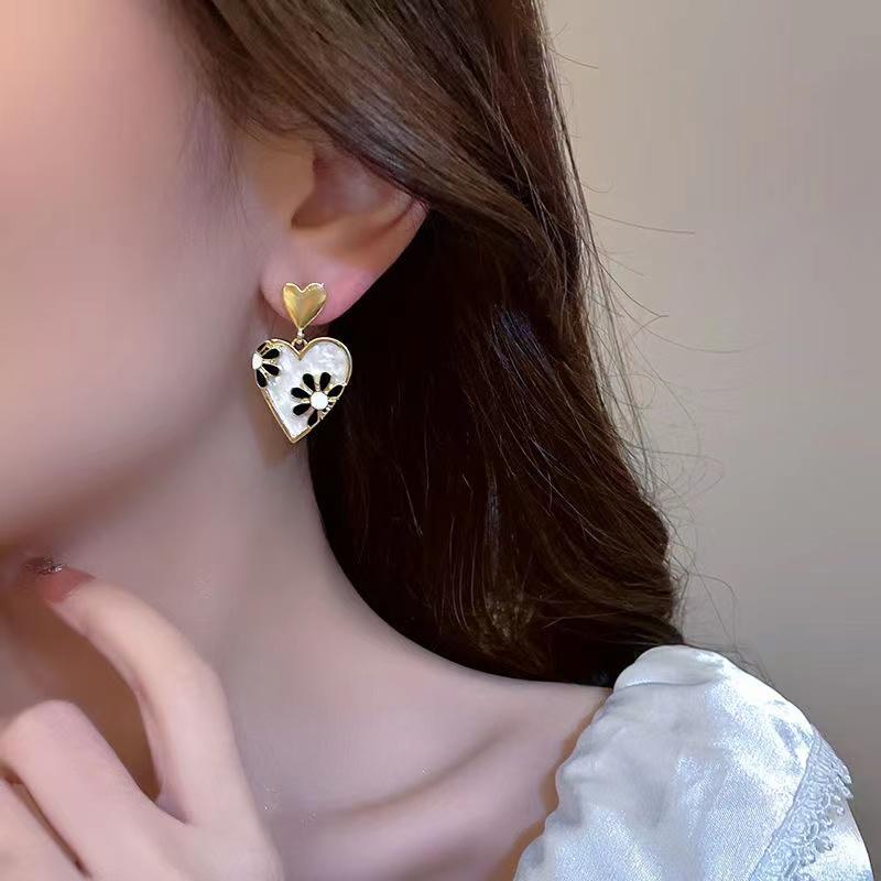 Exquisite Heart Shape Daisy Stud Earrings For Women Shiny Zircon Sweet Flower Long Tassel Earring Girl Party Wedding Jewelry