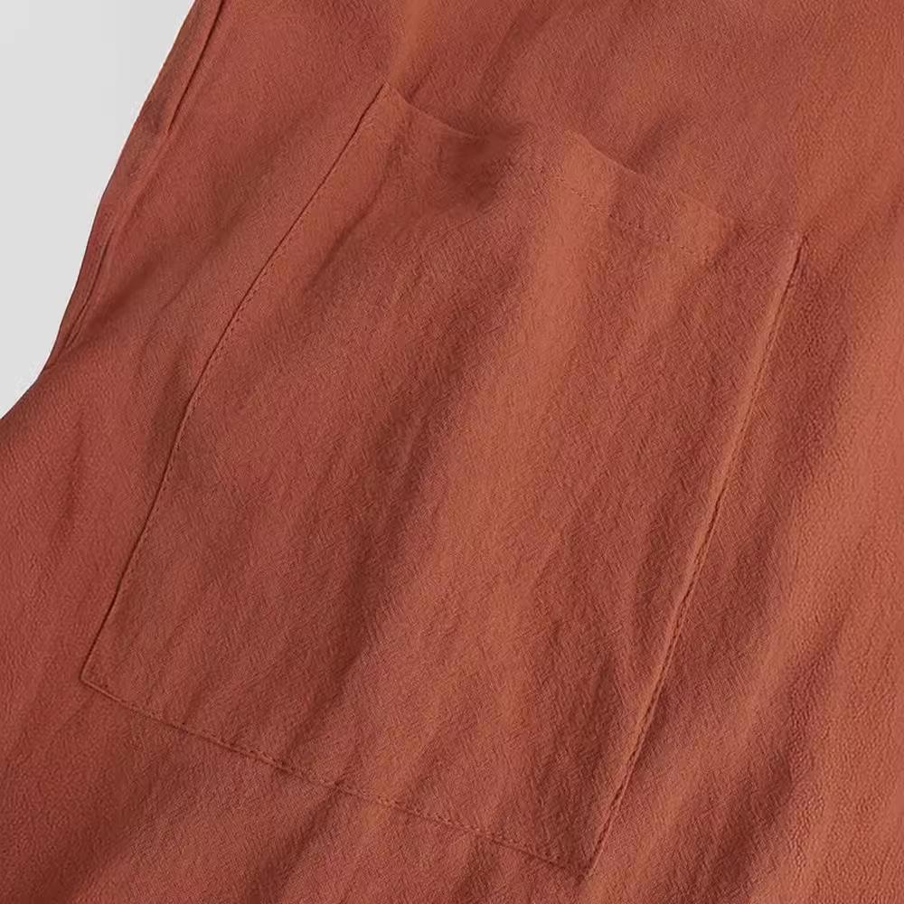 Rochie etnică cu mânecă lungă și guler înalt pentru bărbați, în stil oriental mijlociu.