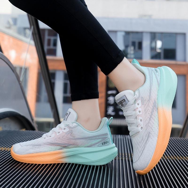 Couple model Men's and women's same lightweight mesh breathable running sports and leisure shoes Men's student shoes Women's shoes