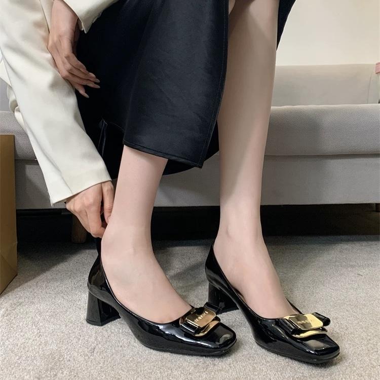 2025 Bridesmaid Wedding Shoes Woman New Brand Chain Shoes Mary Jeans Loafers Patent Leather Chunky High Heels Pumps Dress