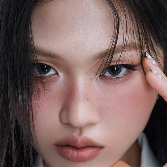 TWO SLASH FOUR Blush pour tout le visage 5,5 g