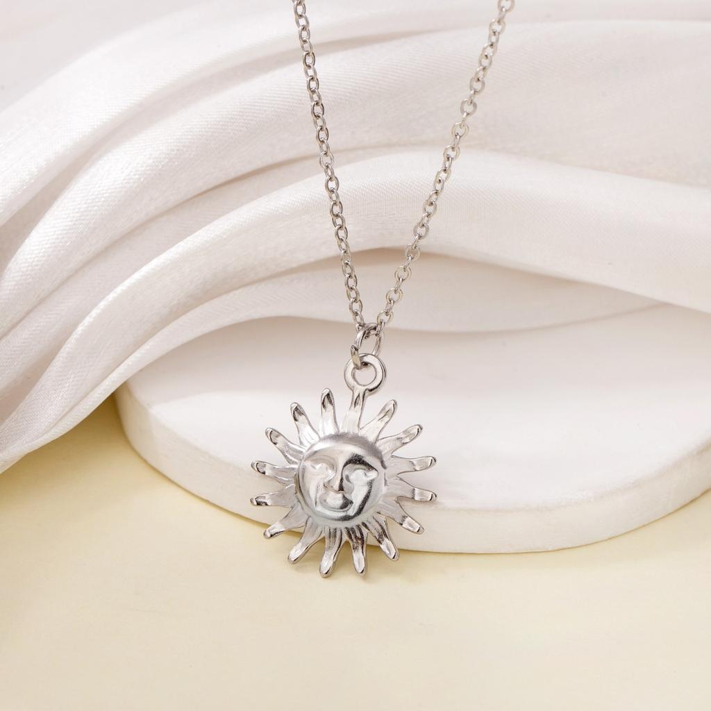 Stainless Steel Gold Color Sun Pendant Necklace Waterproof Clavicle Chain Fashion Jewelry Gift for Woman