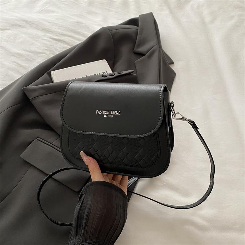 

High value bag women s new trendy texture versatile shoulder bag fashion trendy messenger saddle bag