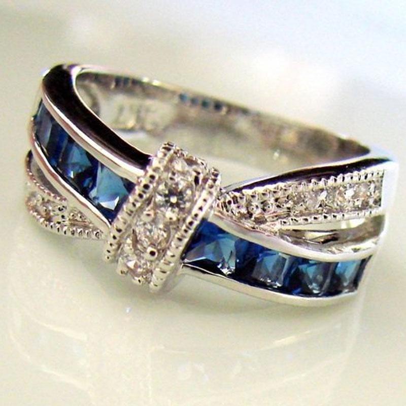 Bague Géométrique en Cuivre avec un Superbe Design de Croix en Zircon de Plusieurs Couleurs Élégantes