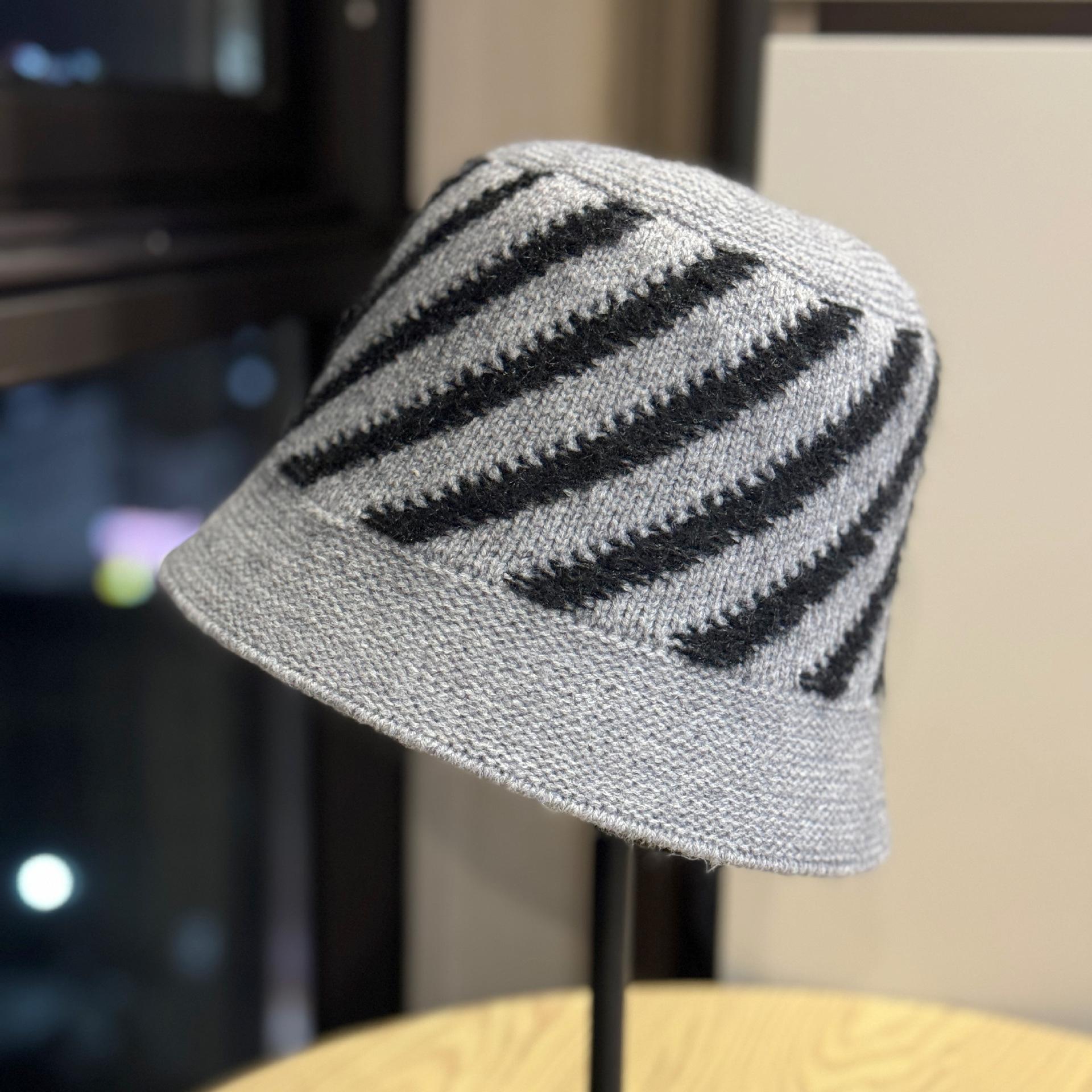 

Casual Top Hat, Elegant and Fashionable Fisherman Hat Autumn and Winter Mixed Color Versatile Face Friendly Small Temperament Basin Hat for Women one size