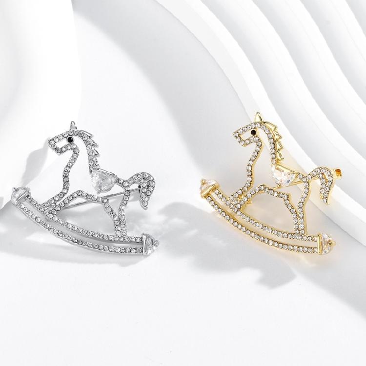 Glitzernde goldfarbene Pferdebrosche Raffiniertes mit Strasssteinen verziertes Design Kompakte Brosche für Freizeit- und formelle Kleidung