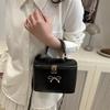Spring new retro simple fashion handbag box bag fashion versatile shoulder bag premium messenger bag
