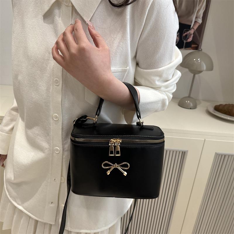Spring New Retro Simple Fashion Handbag Box Bag Fashion Versatile Shoulder Bag Premium Messenger Bag