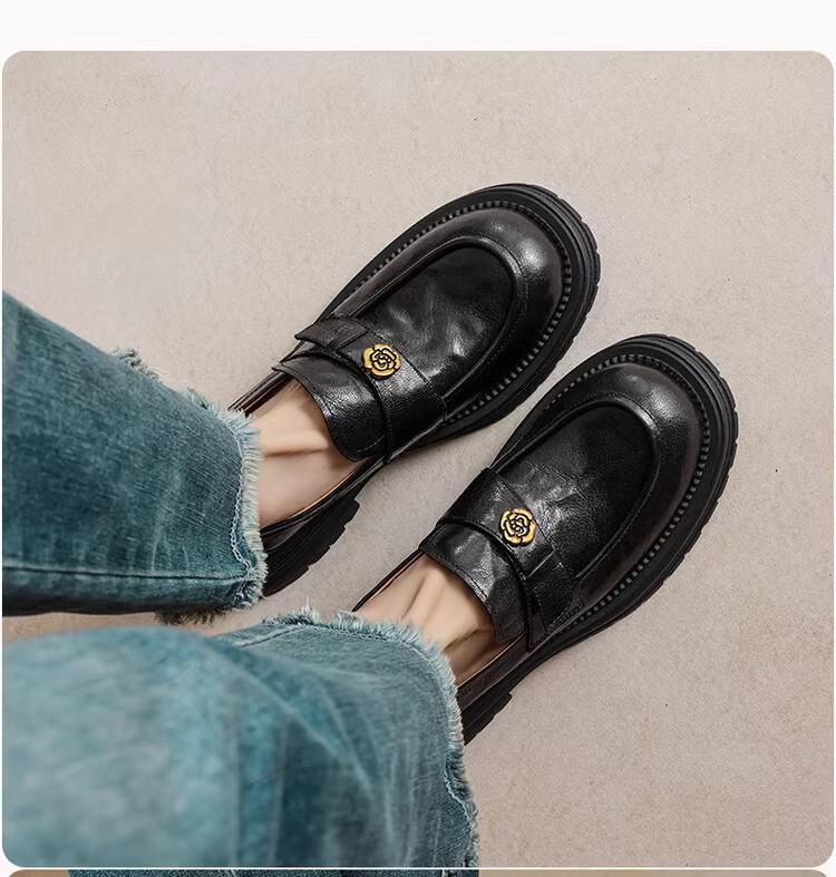Retro Black Camellia Loafers: Pleated Leather, Thick Sole, Slip-on British Style