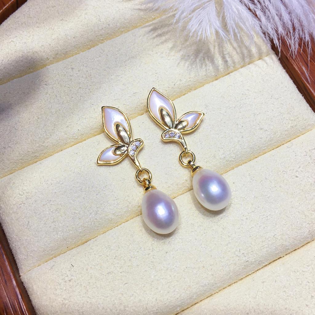 Summer New Butterfly Flower Element Tian Freshwater Pearl Stud Earrings, a Niche and Elegant Style of Earrings and Jewelry