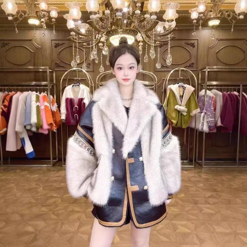 The new imitation fur coat in autumn and winter is integrated with women's fur, and the outer wear is loose to keep warm and the hair is wide.