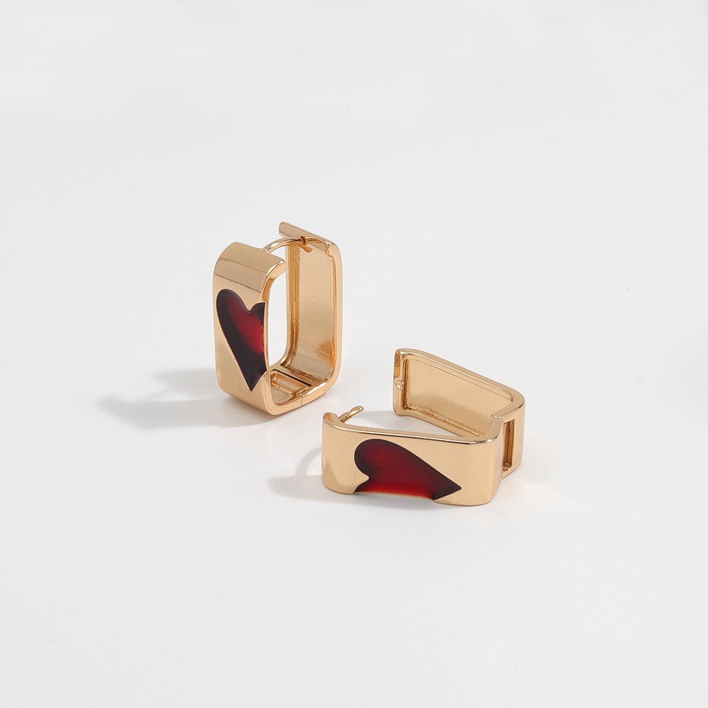 Heart-Shaped Peach Ear Studs for Women: Versatile, Fashionable, and Luxurious with Internet Celebrity Design.