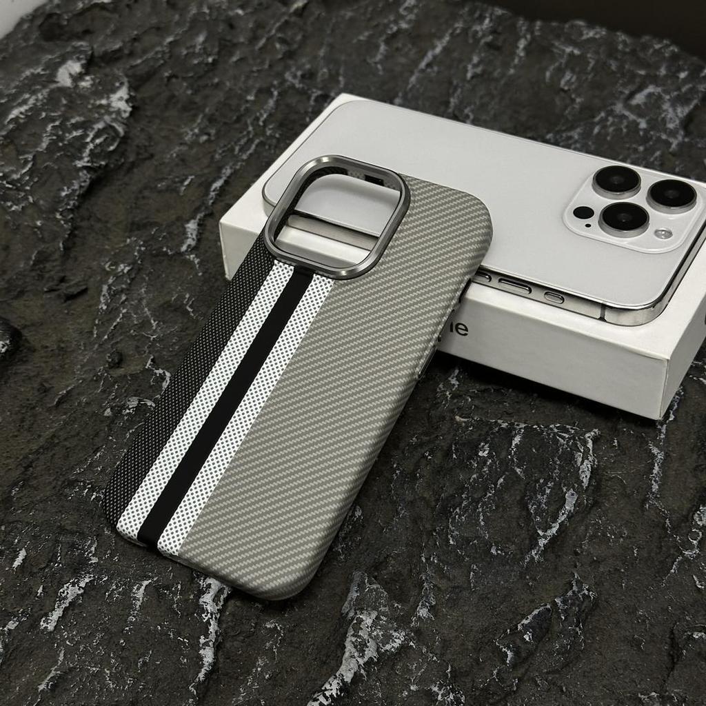 Applicable to Apple 17promax mobile phone case metal lens Kevlar carbon fiber texture iPhone16 anti-drop hard