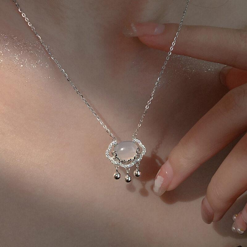Small Bell Ruyi Longevity Lock Necklace Woman Simple Ins Round Pendant Necklaces Girl Party Jewelry Holiday Gifts