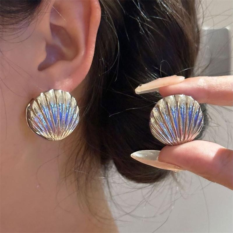Vintage Metal Shell Stud Earrings for Women Punk Silver Texture Geometric Irregular Ear Buckle Jewelry Party Gift