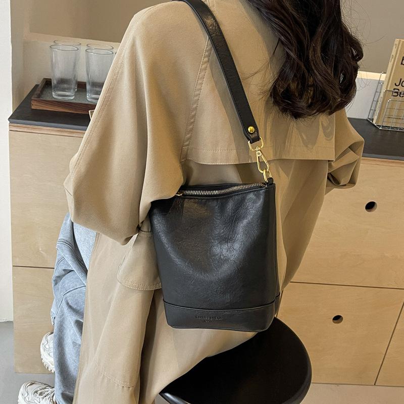 Casual Bag New Versatile Shoulder Bag Fashion Messenger Bag Women