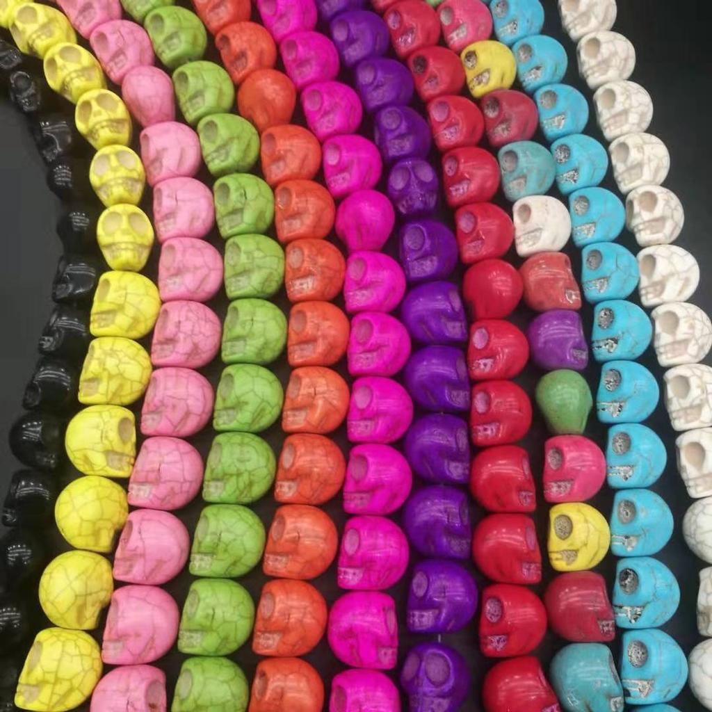DIY Totenkopf-Form 15*18 mm Howlith Gefärbter Stein Mix-Farbe Türkis Geschnitzte Totenkopf-Form Lose Perlen, Für DIY Schmuckherstellung