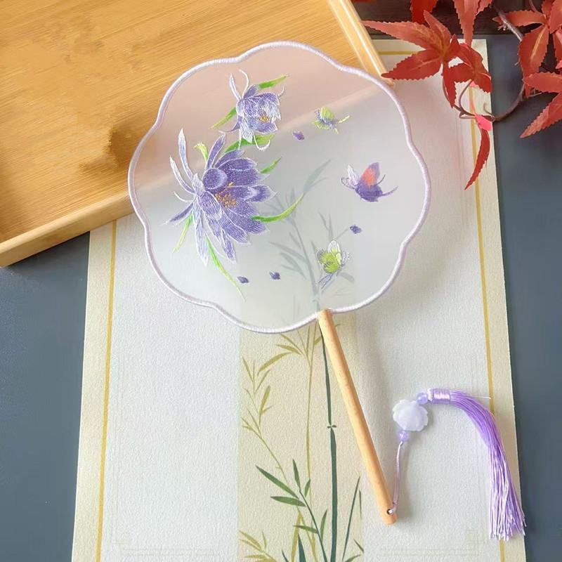 Vintage Style Silk Round Fan Exquisite Flower Embroidery Paddle Traditional Chinese Art Craft Hanfu Dance Party Accessory
