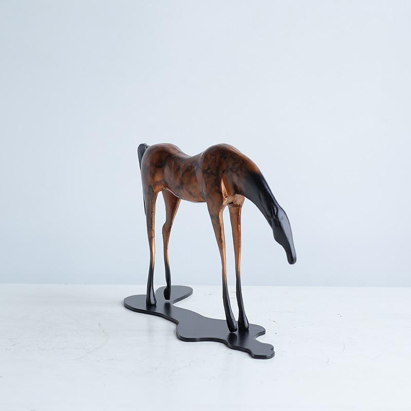 Abstrakte Tierfigur Pferd Figur Harz Handwerk Unauffälliges Pferd Tausend-Pferdekopf Dekorative Figuren Heimdeko
