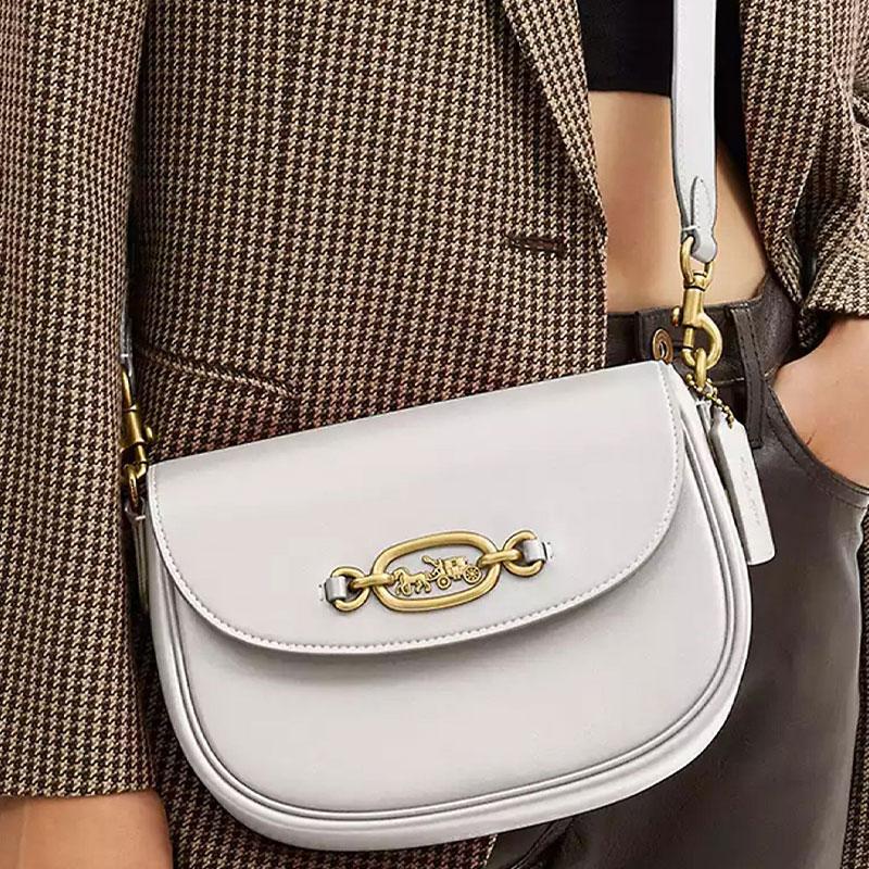Coach Harley Shoulder Bag 22 Solid Color Flap Hardware Snap Closure Glove Leather Saddle Bag Women Shoulder Bag White CM705-B4HA