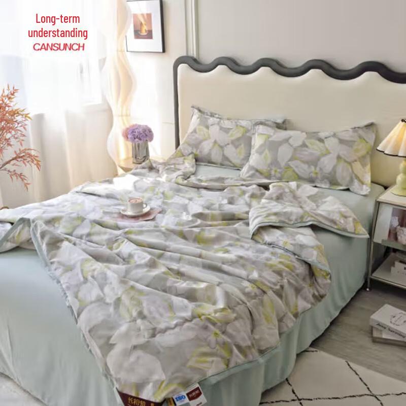 

Elegant Floral Jacquard Summer Quilt