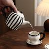 Keramik-Teekannenset im europäischen Stil Schwarz-weiß gestreifte Kaffeetasse Exquisites Nachmittagstee-Teeset Hochwertiger Kessel Heimdekor