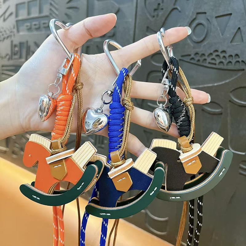 Creative leather rocking horse keychain cute trendy cool PU Trojan horse pendant men and women versatile bag hanging accessories small gifts