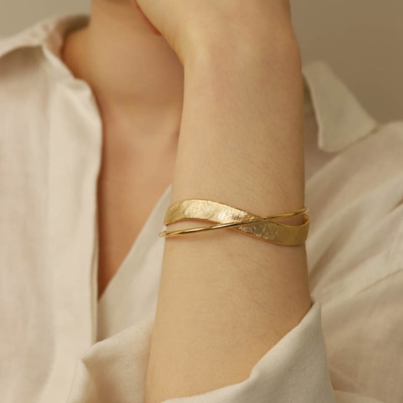 ozel Wire Curve Signature Texture Bracelet PB046B